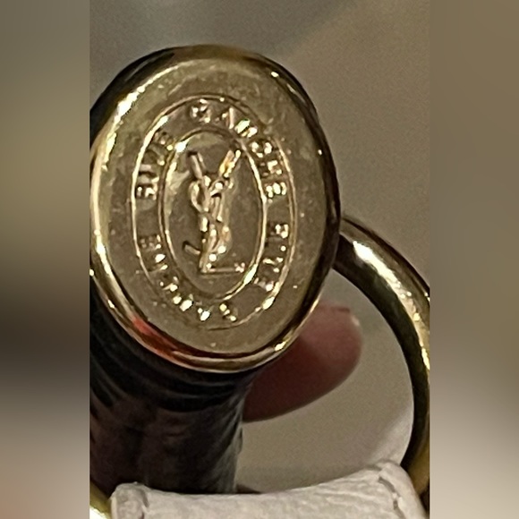 VINTAGE Yves Saint Laurent
White leather Mala Mala Horn Bag - Picture 6 of 6